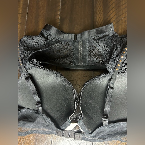 Victoria’s Secret- Push Up Bra - Picture 4 of 5